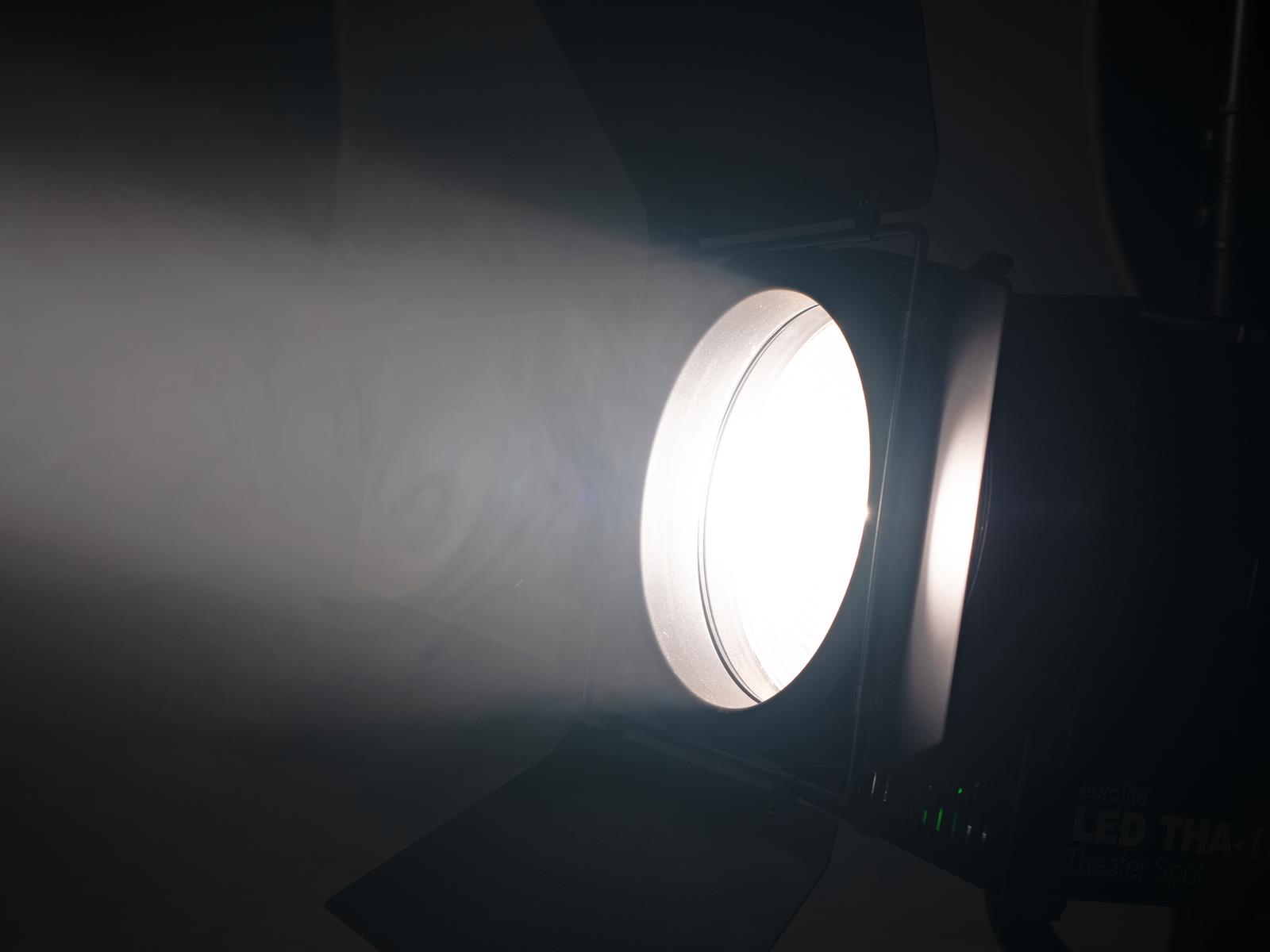 EUROLITE LED THA-150F Theater-Spot