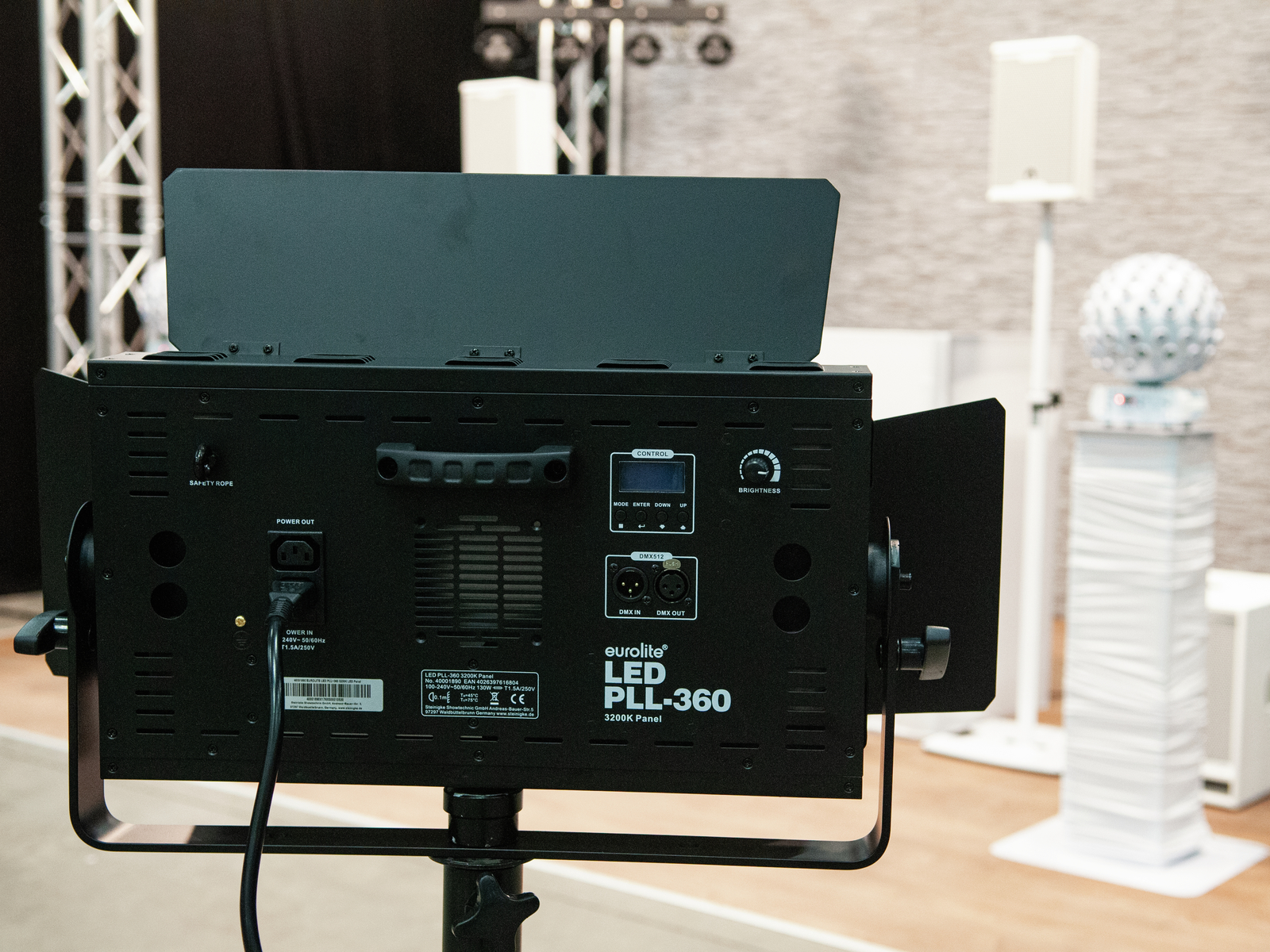 EUROLITE LED PLL-360 3200K Panel