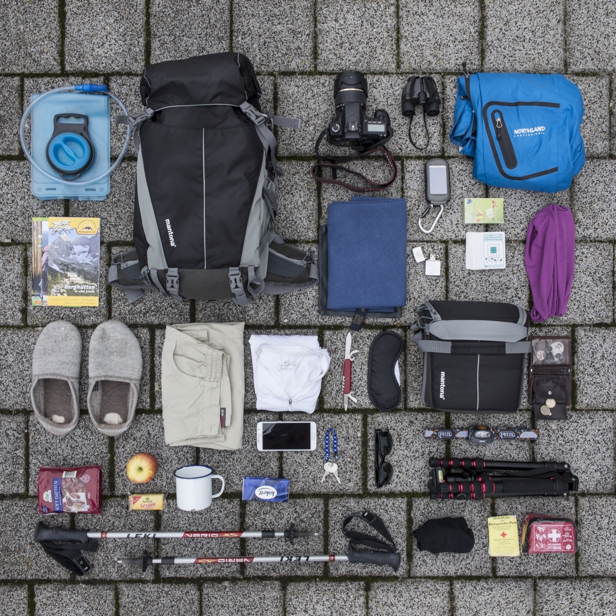 Mantona elements Outdoor Rucksack schwarz